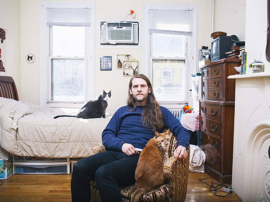 Hombres con gatos. David Williams