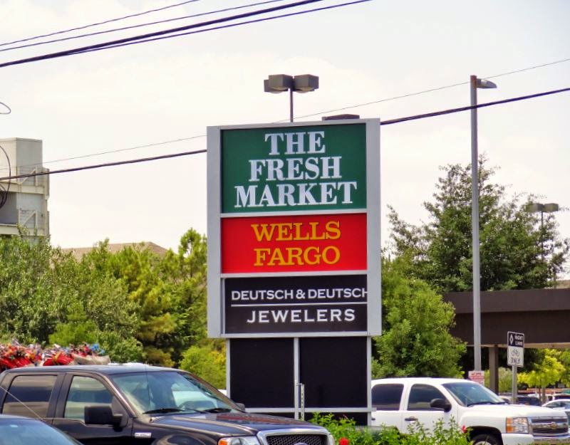 The Fresh Market that Was Shopping Center Sign: THE FRESH MARKET