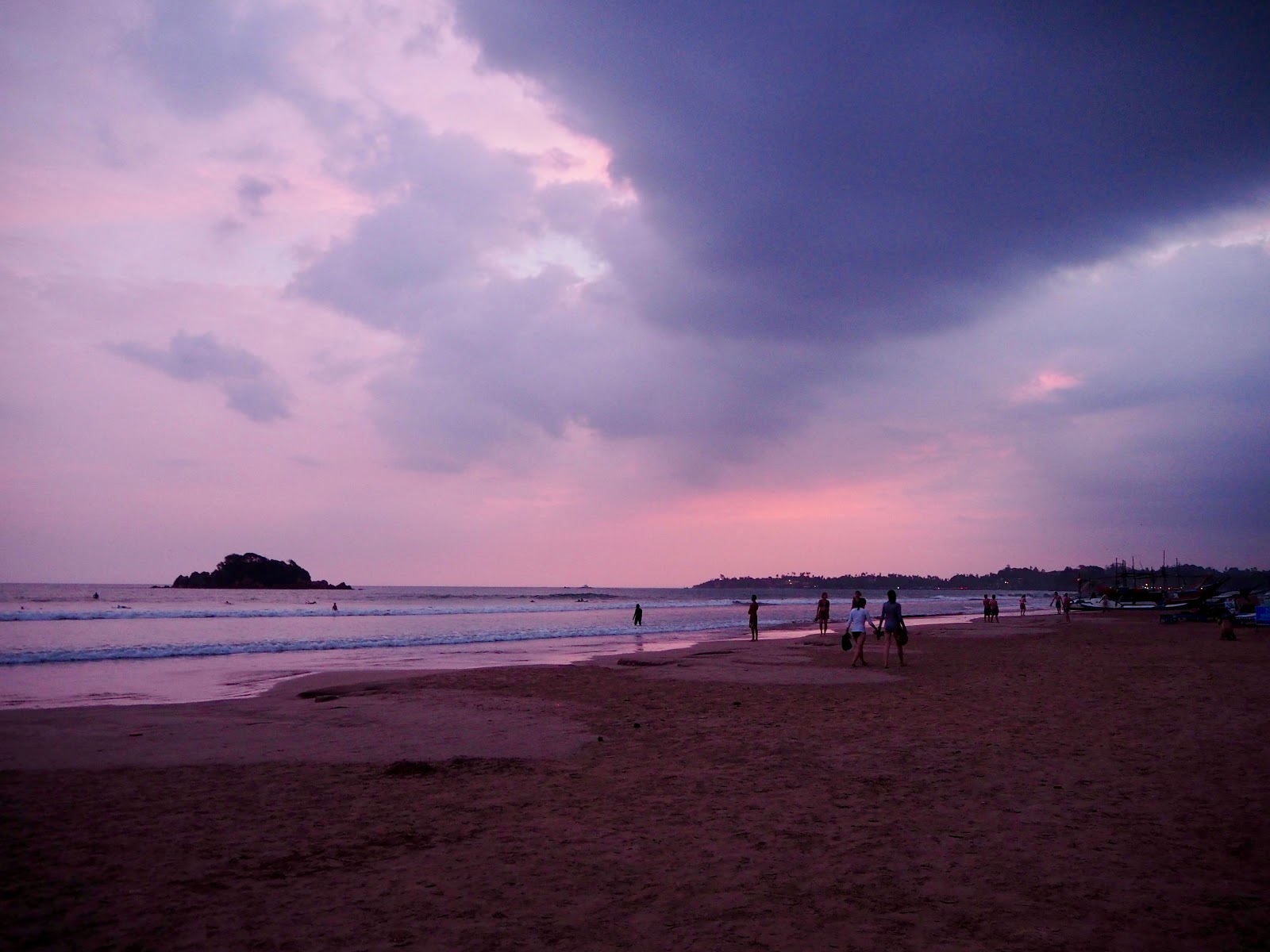 Daydreaming by Daisy's guide to Sri Lanka: Weligama Beach