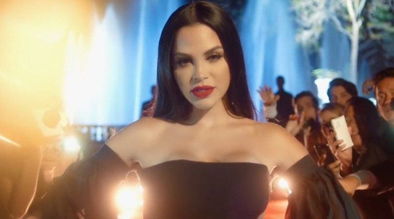 Natti Natasha lanza su videoclip “Obsesión” Natti Natasha lanza su videoclip “Obsesión”