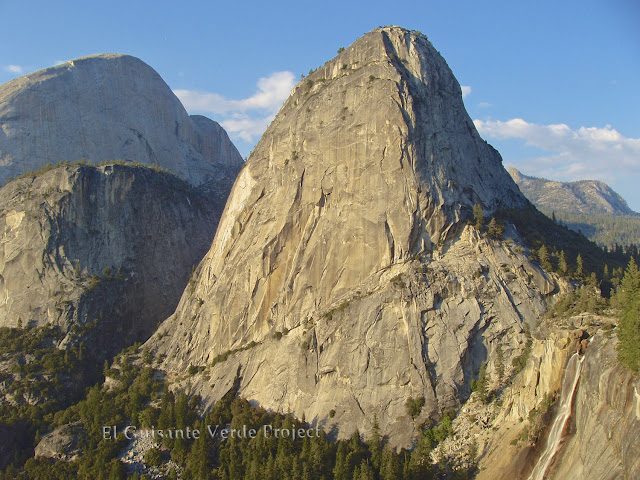 Liberty Cap en Yosemite por El Guisante Verde Project