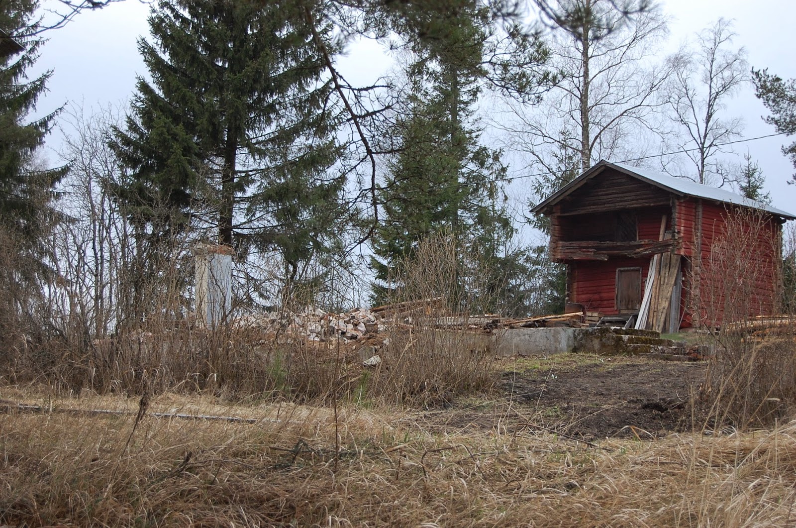 Kivistön talon rauniot.