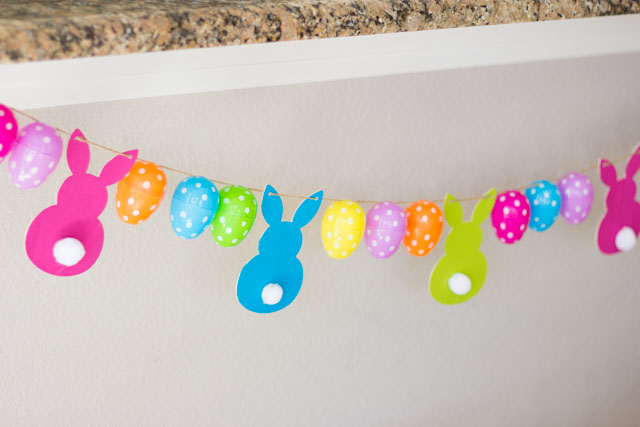 Such a cute DIY Easter egg and bunny garland! Such a cute DIY Easter egg and bunny garland!