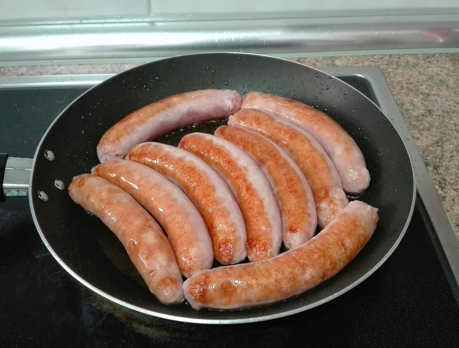 SALCHICHAS FRESCAS DE POLLO Y PAVO AL VINO SALCHICHAS FRESCAS DE POLLO Y PAVO AL VINO