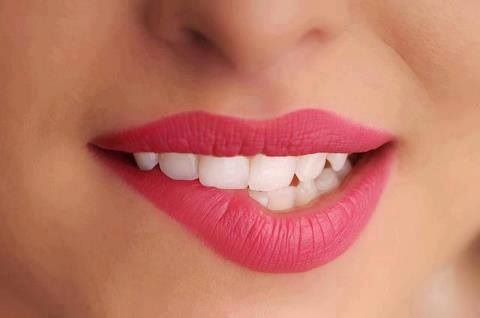 Tips Mudah Memerahkan Bibir