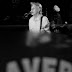 Paul McCartney faz show surpresa no Cavern Club e reclama sobre celulares