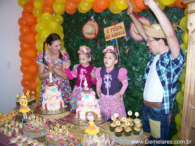 Festa para gêmeas com decoração de festa junina Festa para gêmeas com decoração de festa junina