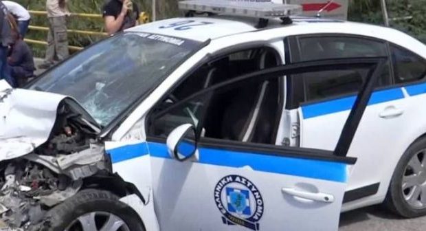 Αυτοκίνητο έπεσε σε περιπολικό της Τροχαίας Αγρινίου –δεν τραυματίστηκαν αστυνομικοί Αυτοκίνητο έπεσε σε περιπολικό της Τροχαίας Αγρινίου –δεν τραυματίστηκαν αστυνομικοί