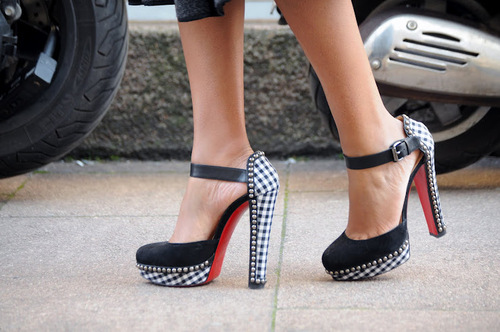 tacones altos de colores tacones altos de colores