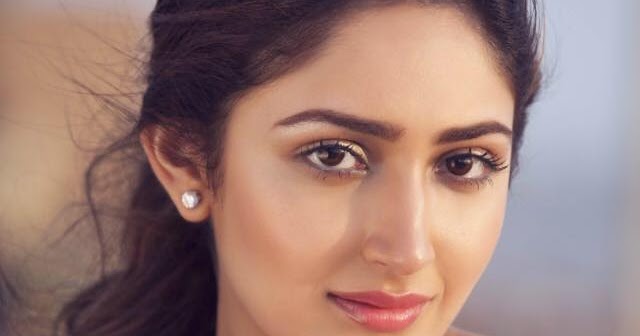 Sayyeshaa Saigal Age Mother Hot Kapil Sharma Show Movies List Wiki Biography Dance Instagram Facebook Pocket News Alert 1 month total collection of ajay devgn's shivaay one of the most anticipated movies of 2016, superstar ajay devgn's shivaay has finally touched the mark. sayyeshaa saigal age mother hot