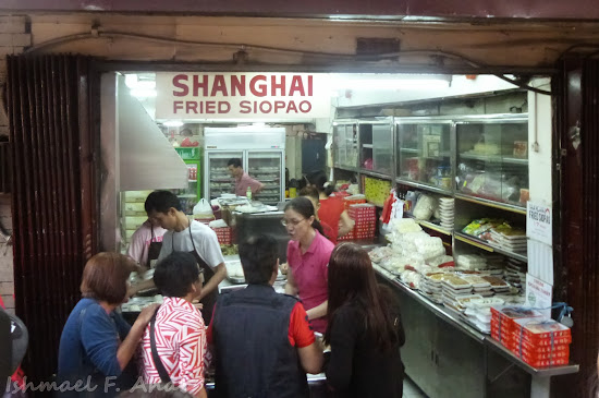Binondo Chinatown 2014 Chinese New Year - fried siopao shop along Ongpin Street