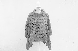 Poncho de color gris crochet Imagen Poncho de color gris crochet