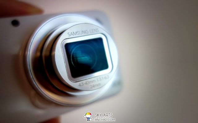 A little close up of Samsung GALAXY S4 Zoom Lens (4.3-43 mm 1:3.1-6.3 24mm)