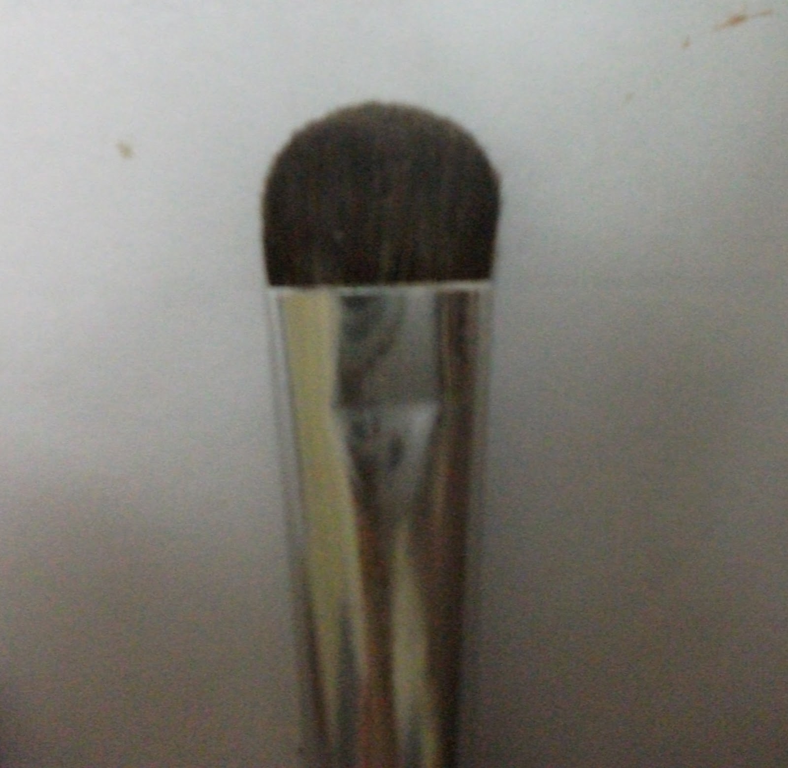 REVIEW ELF studio eyeshadow c brush [vs ELF regular eyeshadow brush!! ]