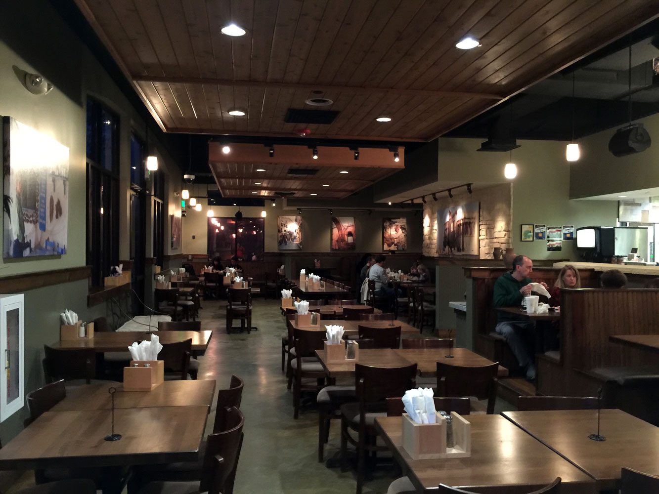 i had little expectation regarding this restaurant chain it was offered up as a choice by extended family and i had basically heard nothing about it
