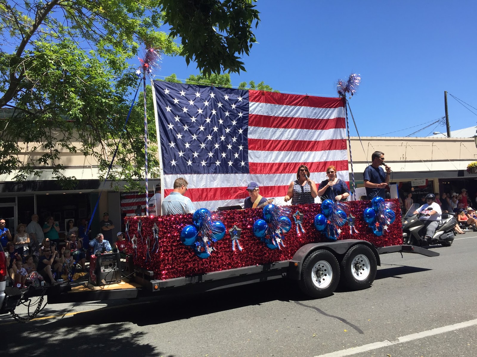 Shoreline Area News Photo 4th of July parade in Edmonds