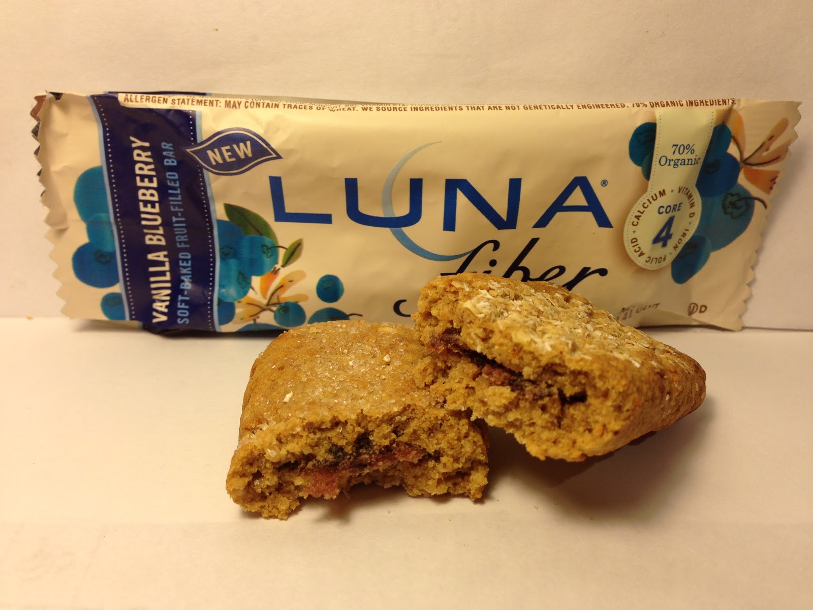 Crazy Food Dude Review LUNA Fiber Vanilla Blueberry Bar