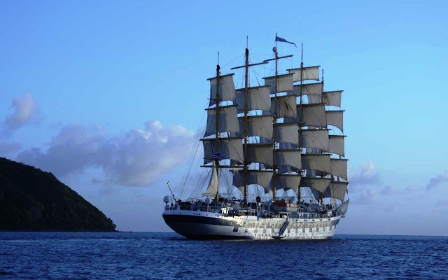 Gambar Kapal Layar Clipper di laut tenang Gambar Kapal Layar Clipper di laut tenang