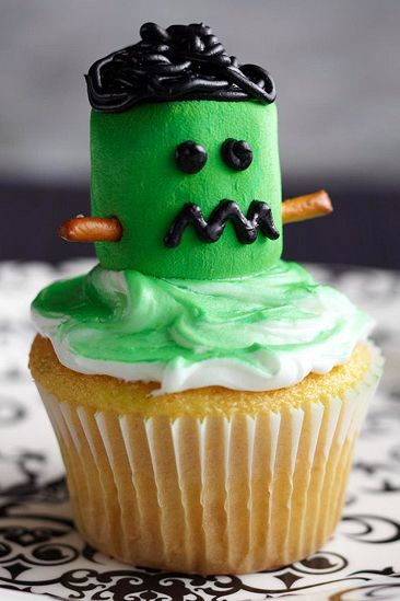 Marshmello Frankenstein Cupcake | Halloween and desserts go hand-in-hand. So dress your desserts up to this Halloween. Check out these 21+ Best Halloween Inspired cupcakes for spooky Halloween. | delicious halloween desserts | scary desserts halloween | halloween sweets desserts | fun halloween desserts | best halloween desserts #desserts #cupcakes #sweets