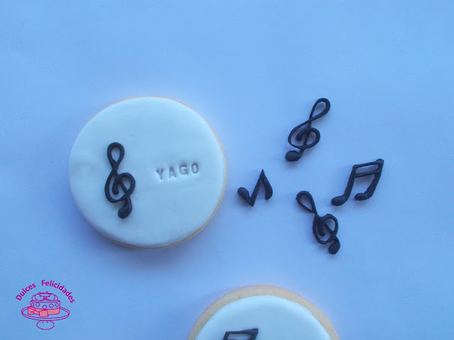 Galletas musicales: trucos para usar moldes de silicona para fondant.