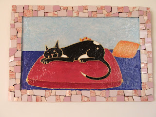 création d'un tableau chat noir à la sieste cadre en mosaïque et chat en peinture ideal pour cadeau de naissance pate de verre faience tout l'univers créatif de mimi vermicelle