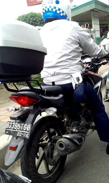 Gunakan Plat Nomor Kedaluarsa, Seorang Anggota Dishub Banyak Dibicarakan Netizen Gunakan Plat Nomor Kedaluarsa, Seorang Anggota Dishub Banyak Dibicarakan Netizen