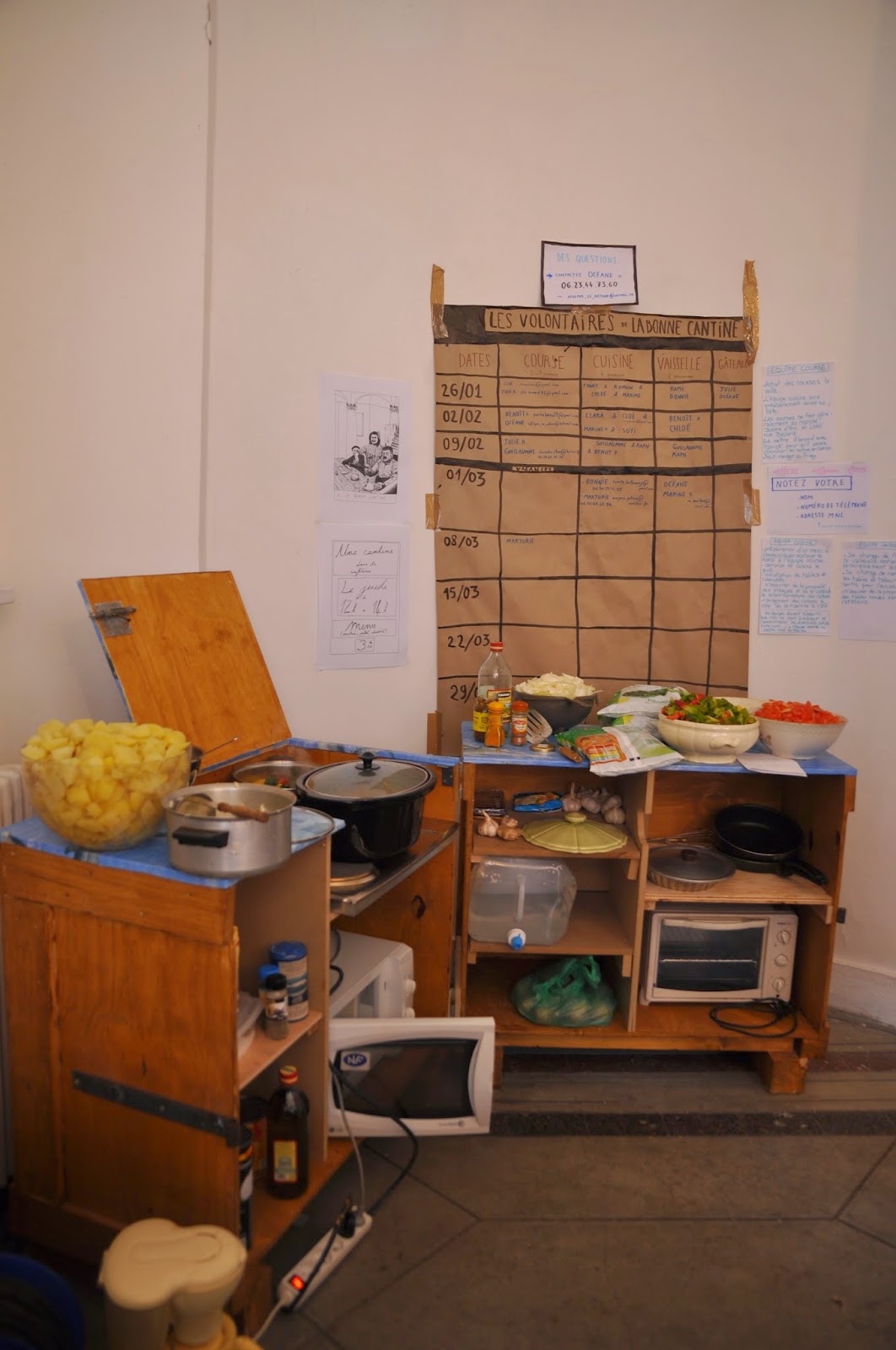 Productions Fine arts school's canteen / 2012 / two convertible wood boxes