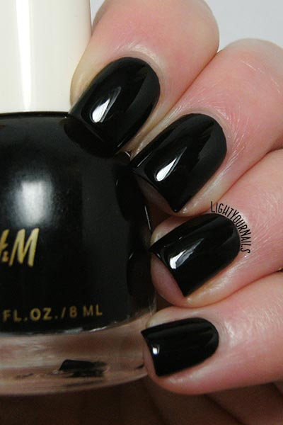 Smalto H&M Neo Noir nail polish