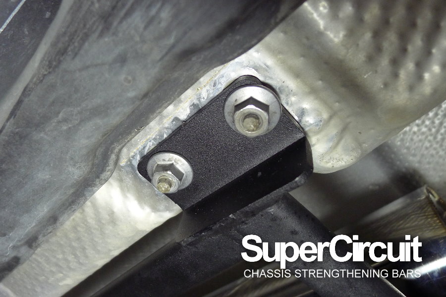 SUPERCIRCUIT CHASSIS STRENGTHENING BARS VW Jetta (Mk6) Mid Chassis Brace