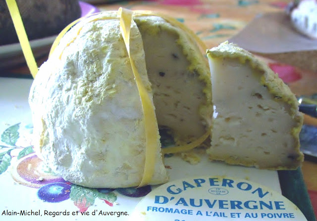 Photo d'un fromage Gaperon d'Auvergne.