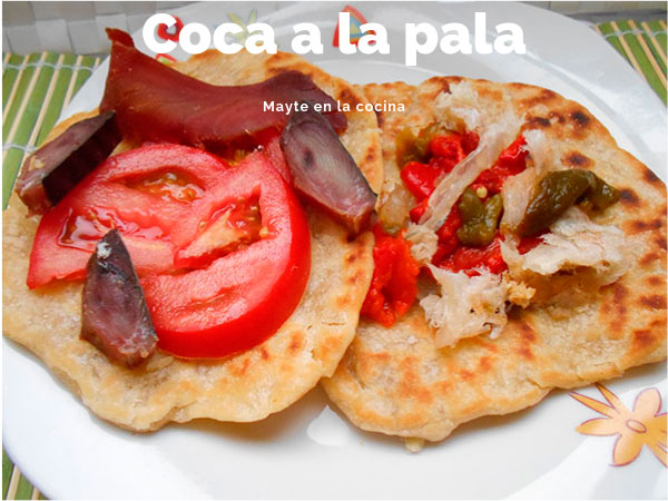 Cocas a la pala o coquetes cocas a la pala con salazones