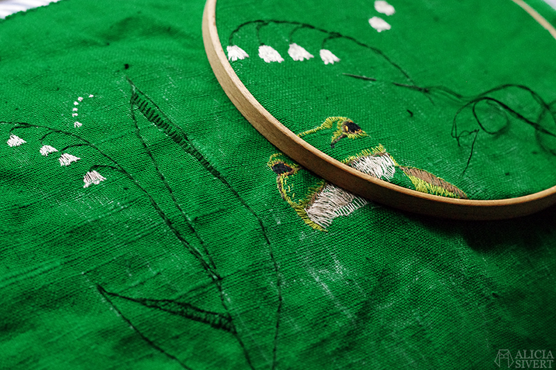 European tree frog embroidery (wip) by Alicia Sivertsson.