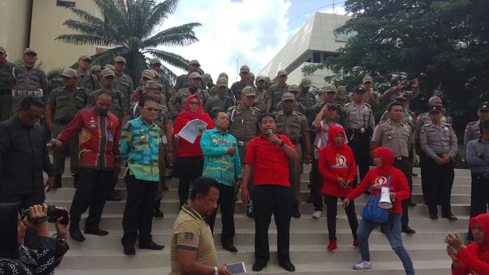 Pemprov Lampung Jelaskan Data BDT dan Beras Rastra kepada Para Pengunjuk Rasa SPRI