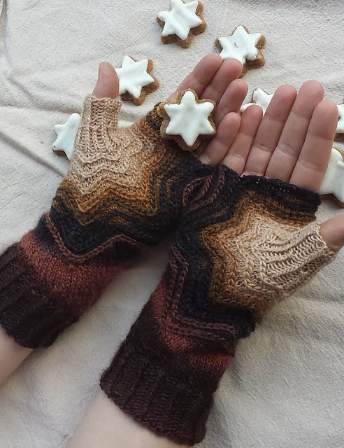 http://www.ravelry.com/patterns/library/zimtstern-mitts