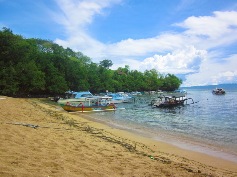 Tempat Wisata Pantai Padang Bai Karangasem