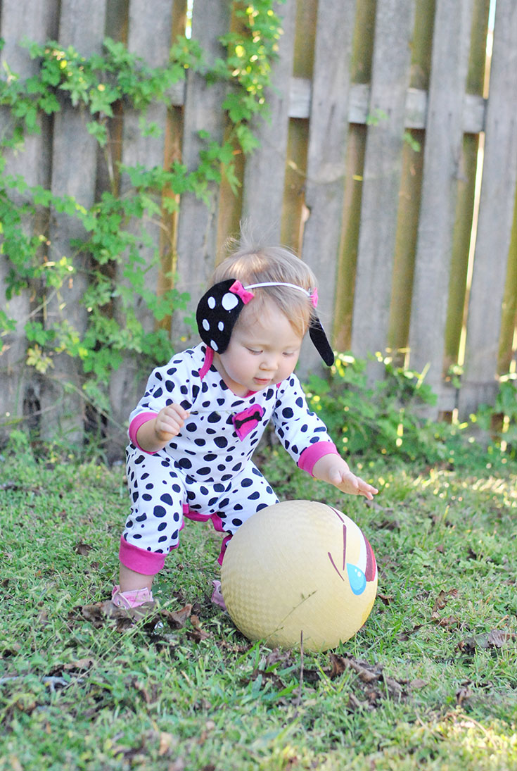 Who else loves little furry, adorable puppy dogs? Get the details on this cute and simple Puppy Dog Dalmatian costume...