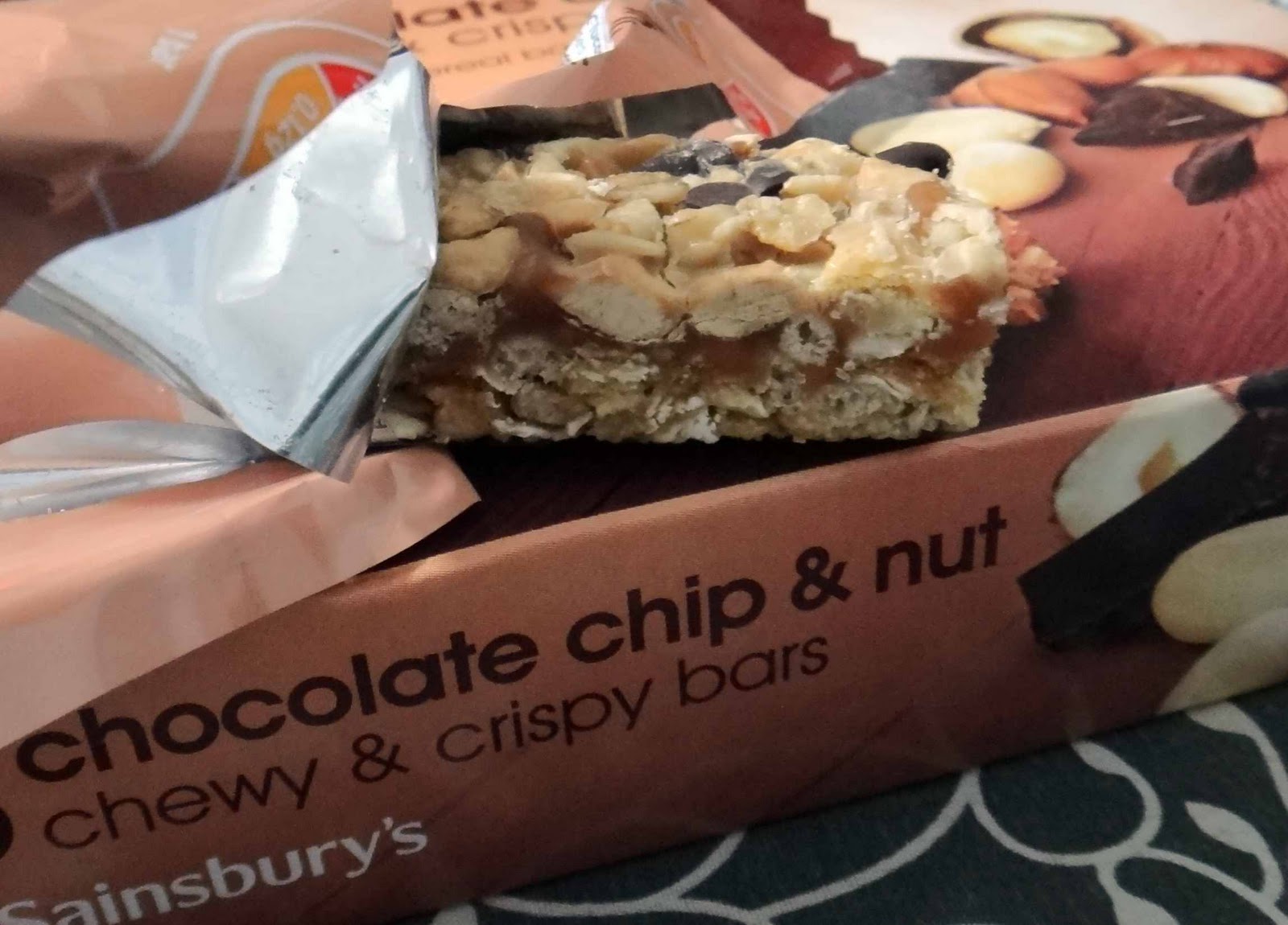 Supersupergirl's Food Reviews Sainsbury's chocolate chip and nut chewy