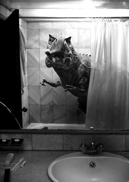 dinosaurio en la ducha