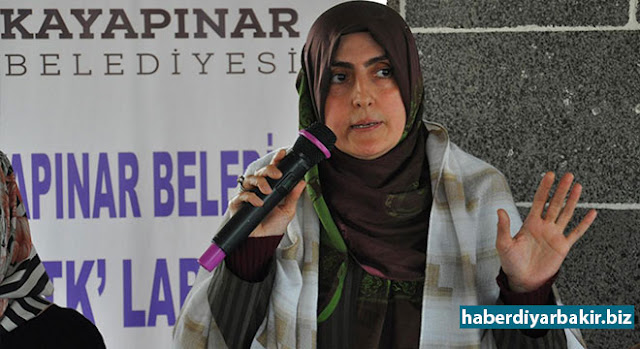 Arîkara Serokê Şaredariyê qala projeyên îfsadê yên ku DBP li navendên çandê dikir kir DIYARBEKIR-Arîkara Serokê Şaredariya Kayapinarê Şukran Nemrut li Diyarbekirê bi temsîlkarên jin ên STKyan ve hat bal hev û balan kişanda li ser projeyên îfsadê yên ku ji teref DBPê ve beriya qeyûmê li navendên çand û jinan dihatin kirin û destnîşan kir li van deran ji PKKê re eleman dihatin temînkirin û ji însanan re hevzayendî dihat empozekirin.