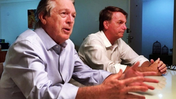 Bolsonaro pede para apoiador esquecer o PSL, e que Bivar está queimado