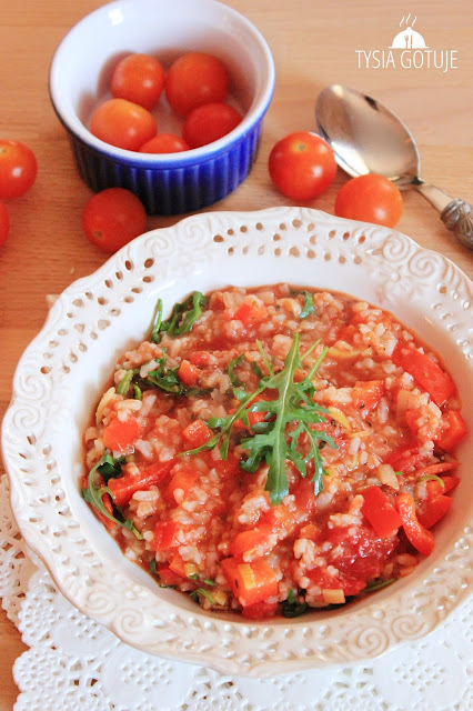 Ryż z warzywami w sosie pomidorowym 