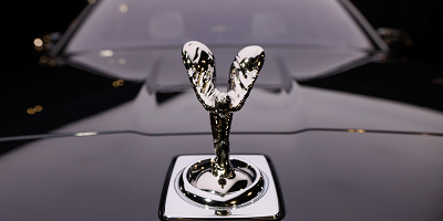 The Spirit of Ecstasy – kisah Wanita Hubungan gelap di balik Maskot Kebanggaan Mobil Rolls-Royce
