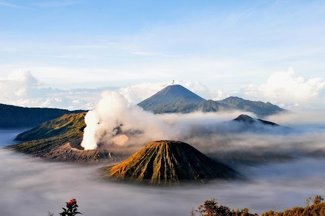 Review Wisata Gunung Bromo yang berlokasi di antara 4 kabupaten di Jawa Timur