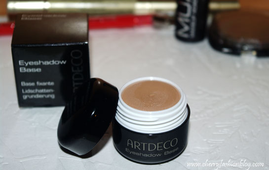 Artdeco eyeshadow base, Products review, Artdeco Eyeshadow base review, Best way to apply eyeshadow, eye primer
