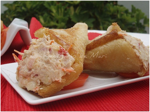 CUCURUCHOS DE PAN CON ENSALADILLA