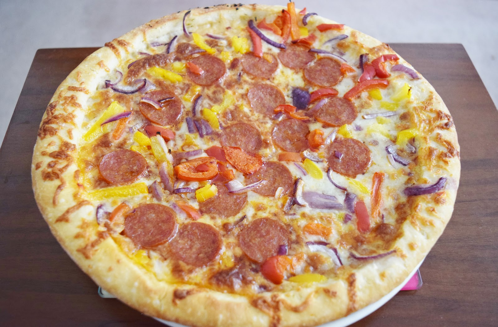 SOLO SOFA PIZZA PARTY & TV BOX SET A Life With Frills