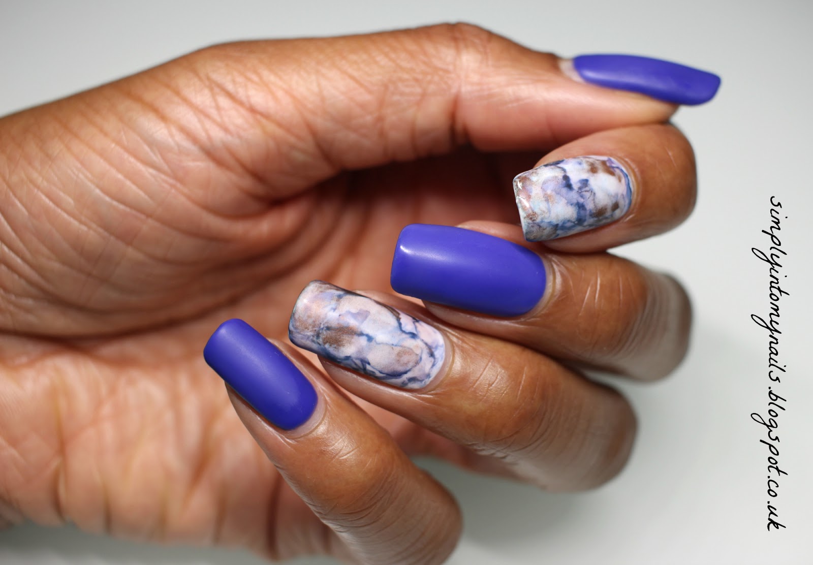 Matte Marble Manicure Simply Into My Nails To Create This Manicure I Lied Two Coats Of White Gel Polish Then A Coat Matte Topcoat Before Lying Small Splodges Alcohol Ink The