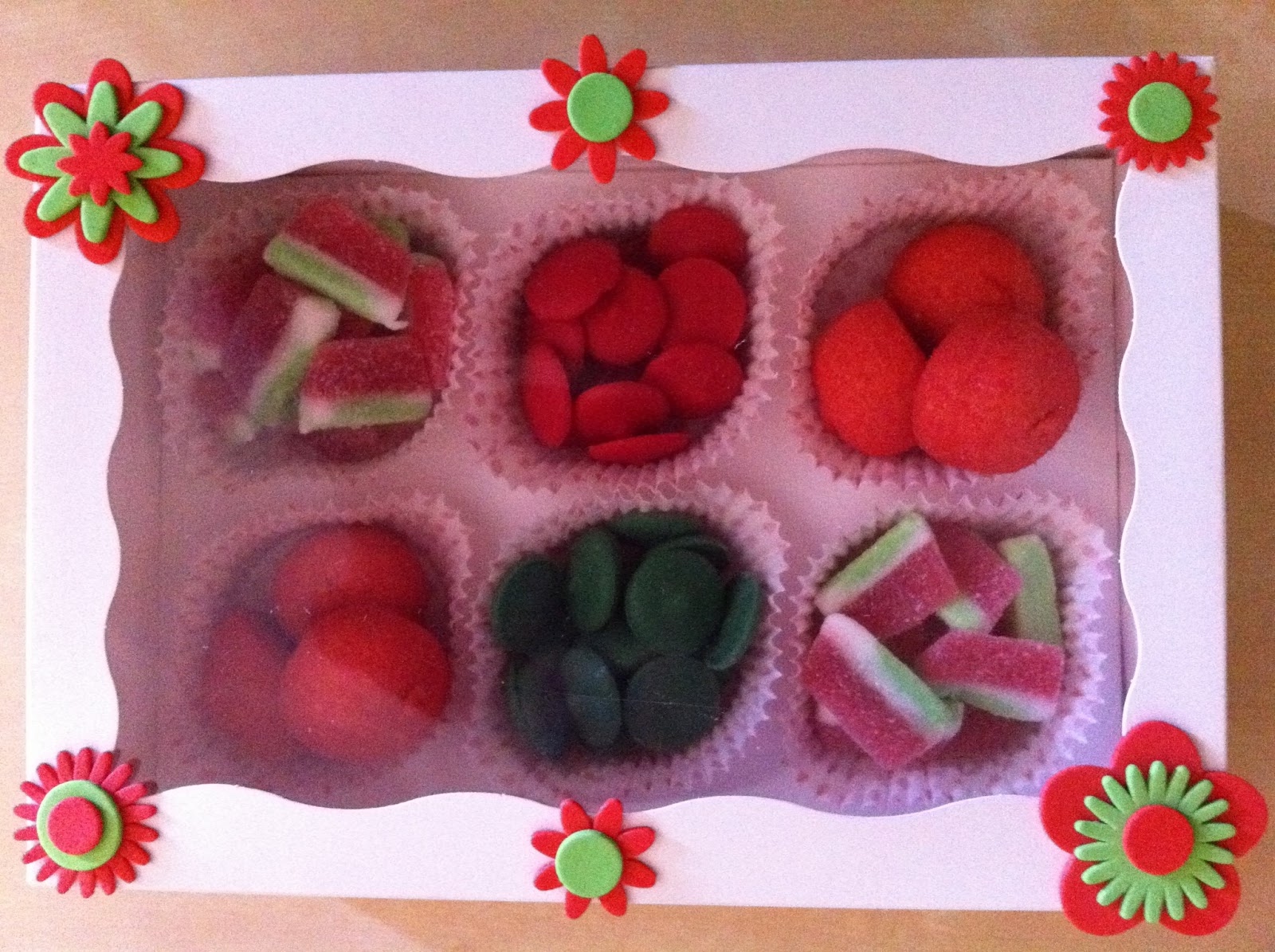 Caja de gominolas en tonos rojo y verde Sweet Piruletas