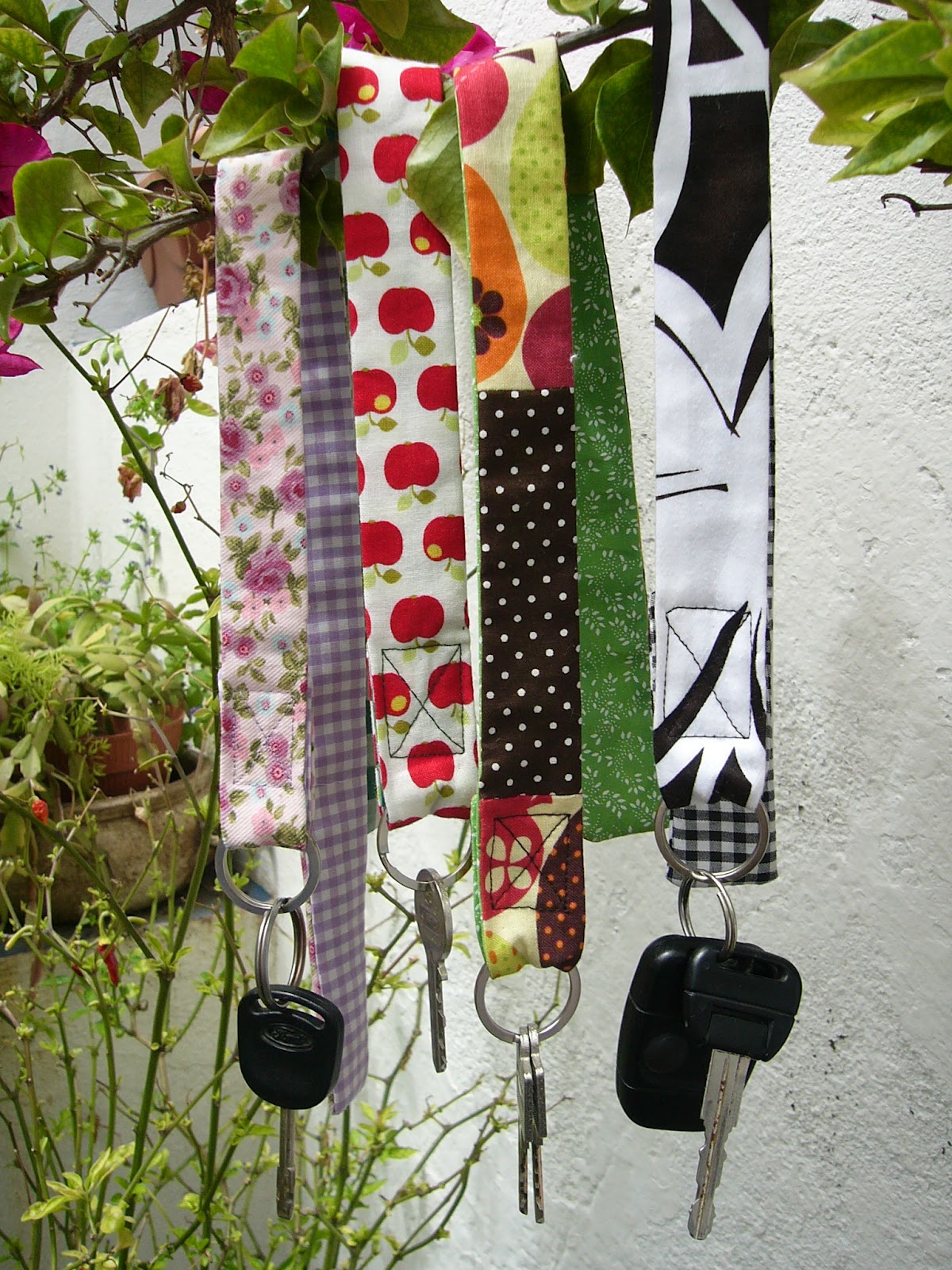 Portachaves em tecido fabric key holder Details with tails