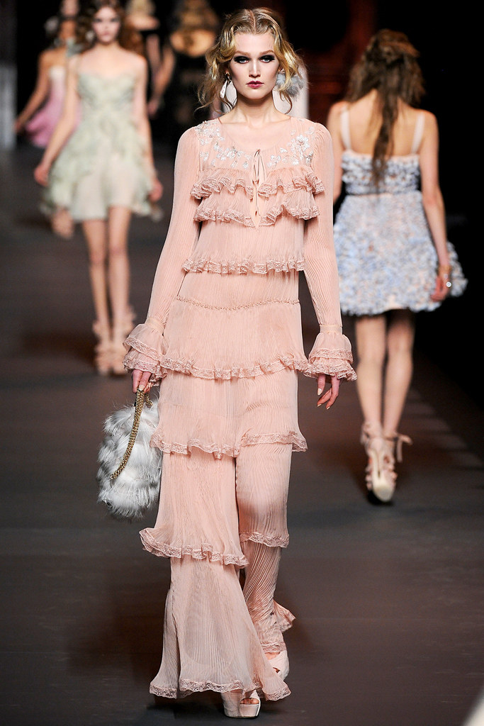 Christian Dior Spring 2010 Ready-to-Wear collection, runway looks, beauty, models, and reviews.